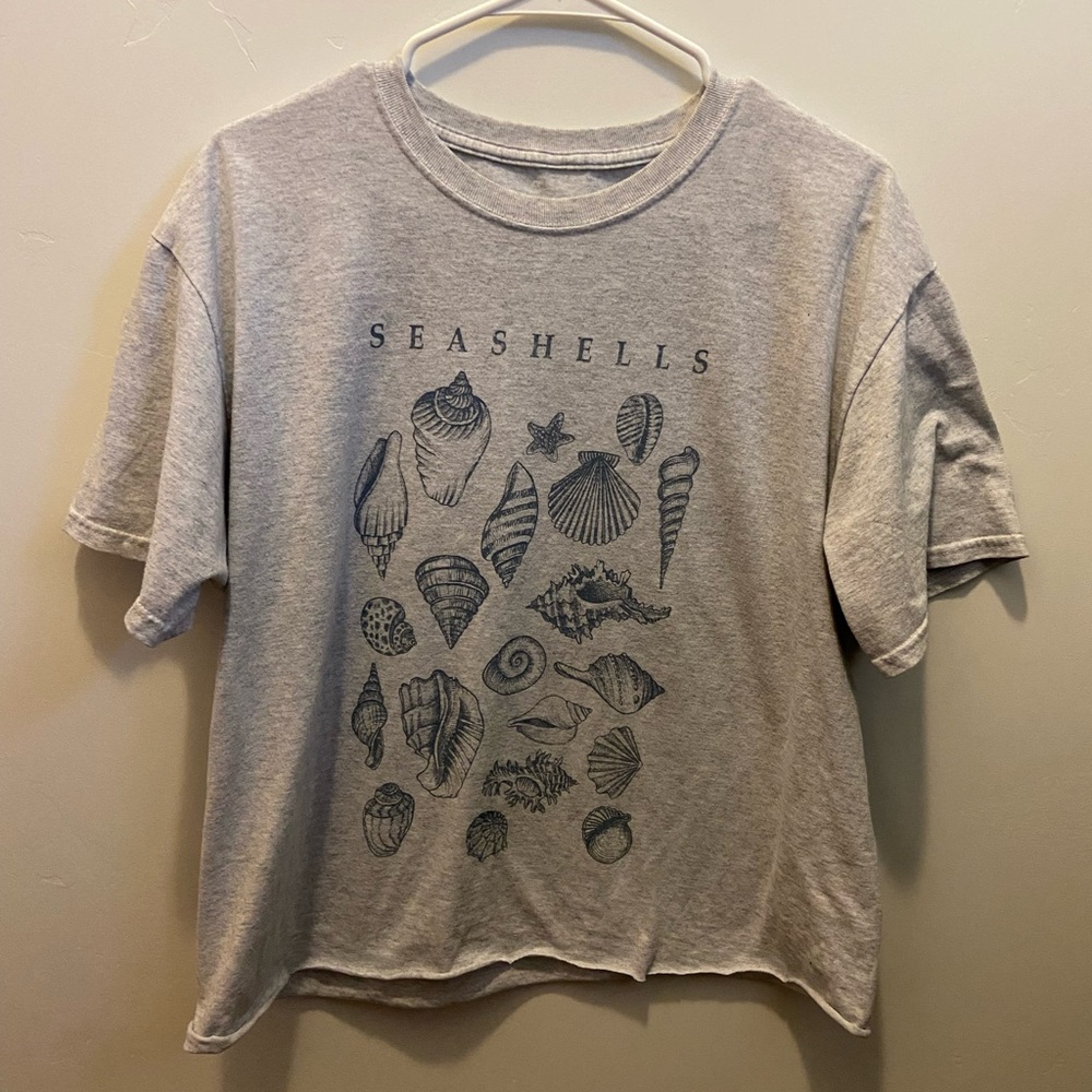 Gray Seashell Graphic T-Shirt